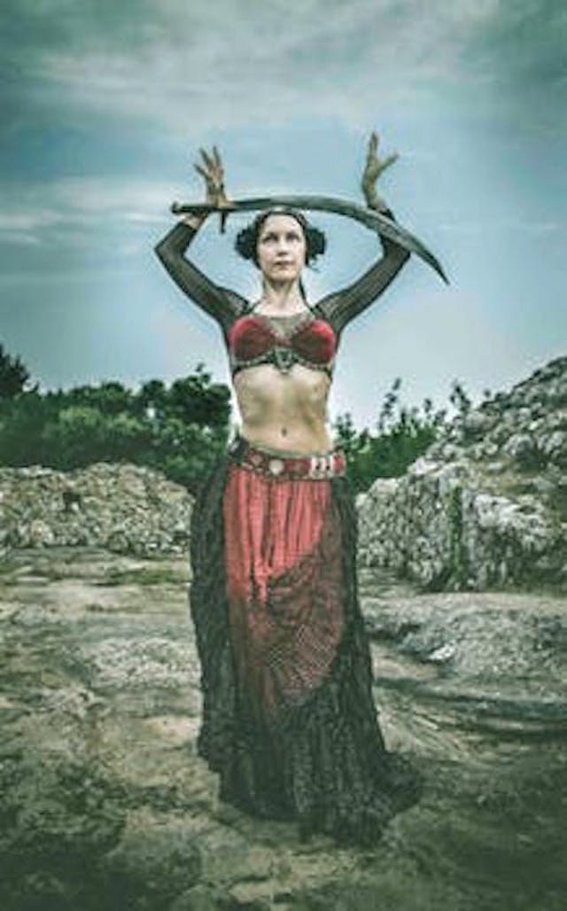 En kvinna med svärd
